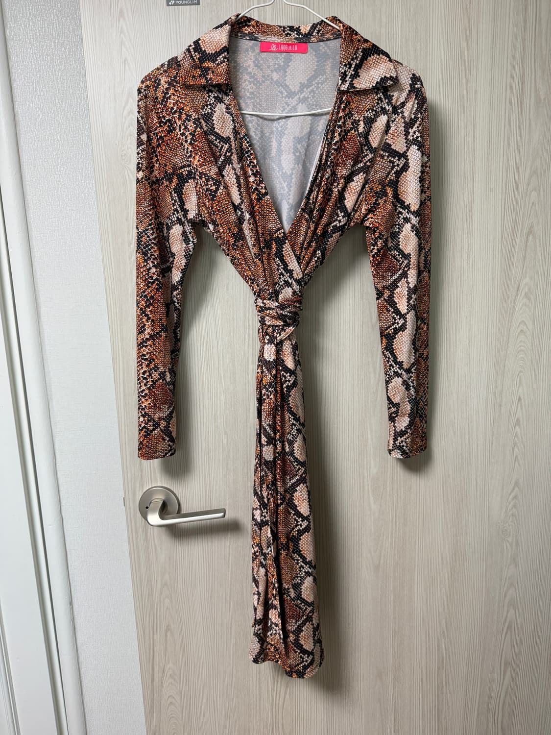 랭앤루 스네이크 패턴 원피스 상품이미지1