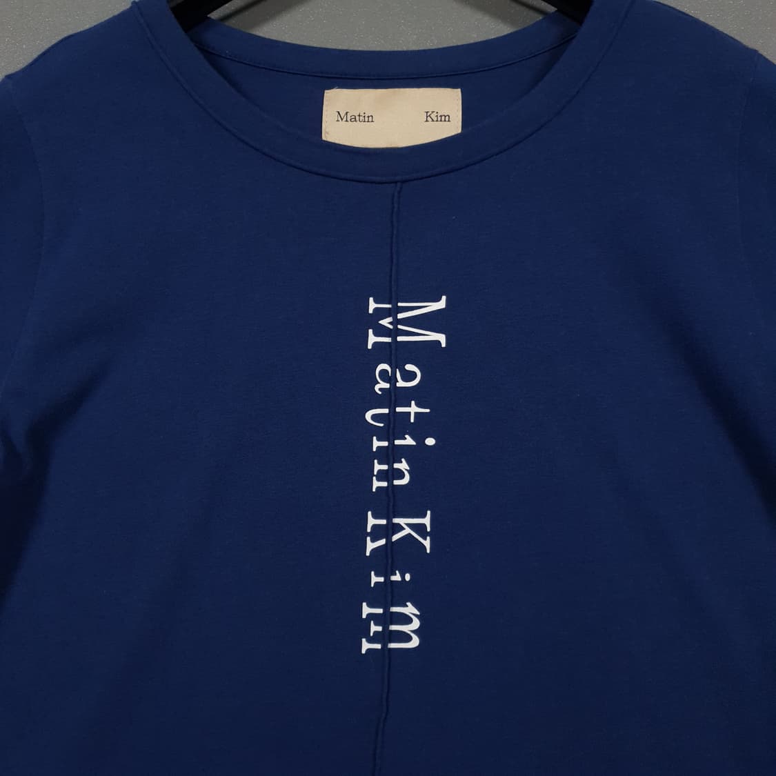 여성 F) 마뗑킴 핀턱 크롭탑 네이비 라운드 반팔 티셔츠 상품이미지2