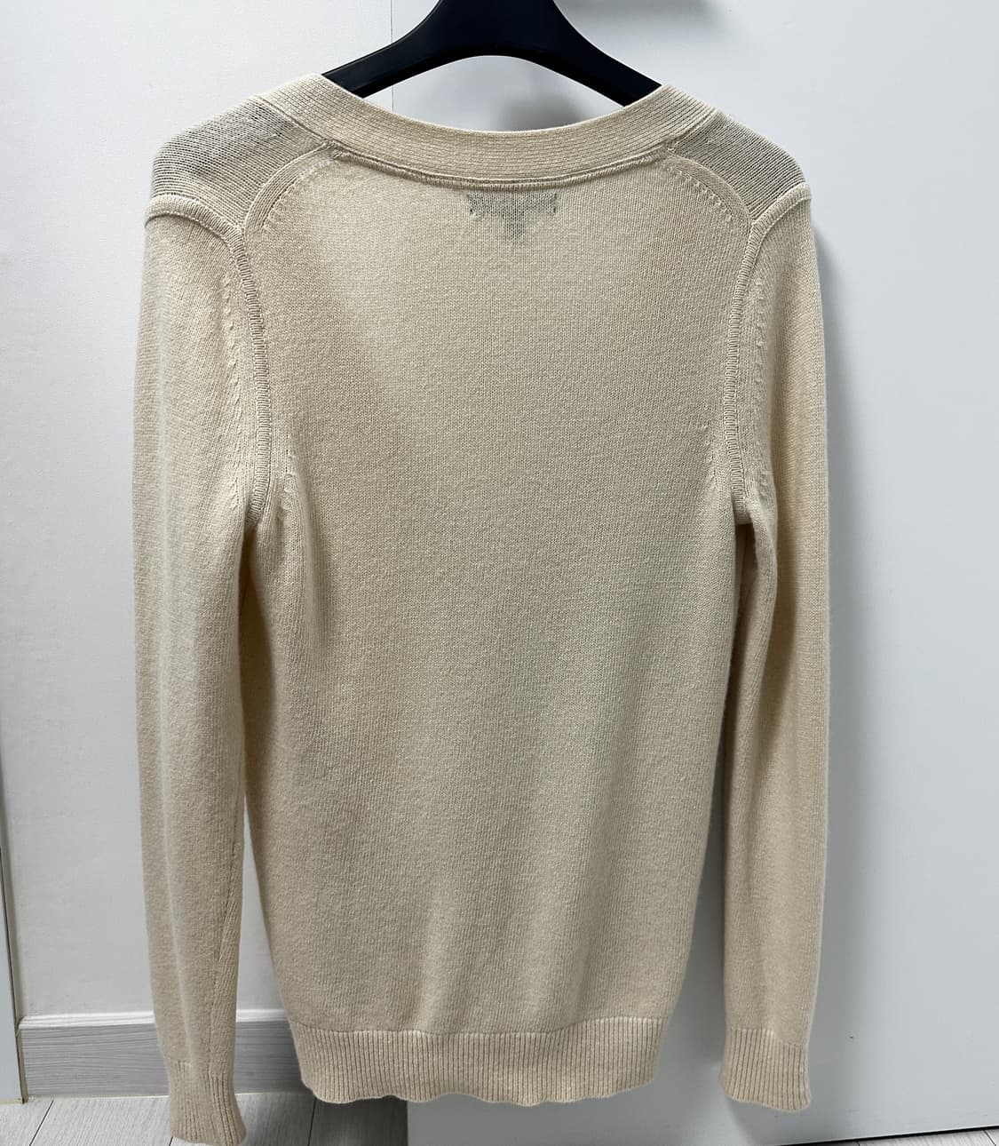 바나나리퍼블릭 크림 아이보리 컬러 가디건 / M 사이즈 입니다. 상품이미지2