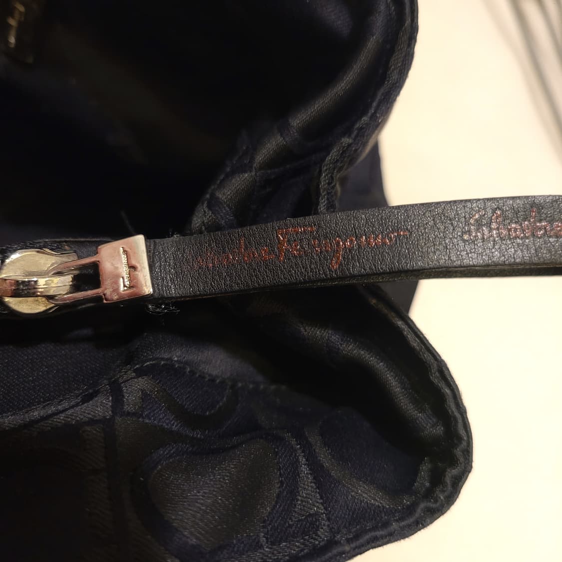 페라가모 모노그램 토트백 상품이미지9