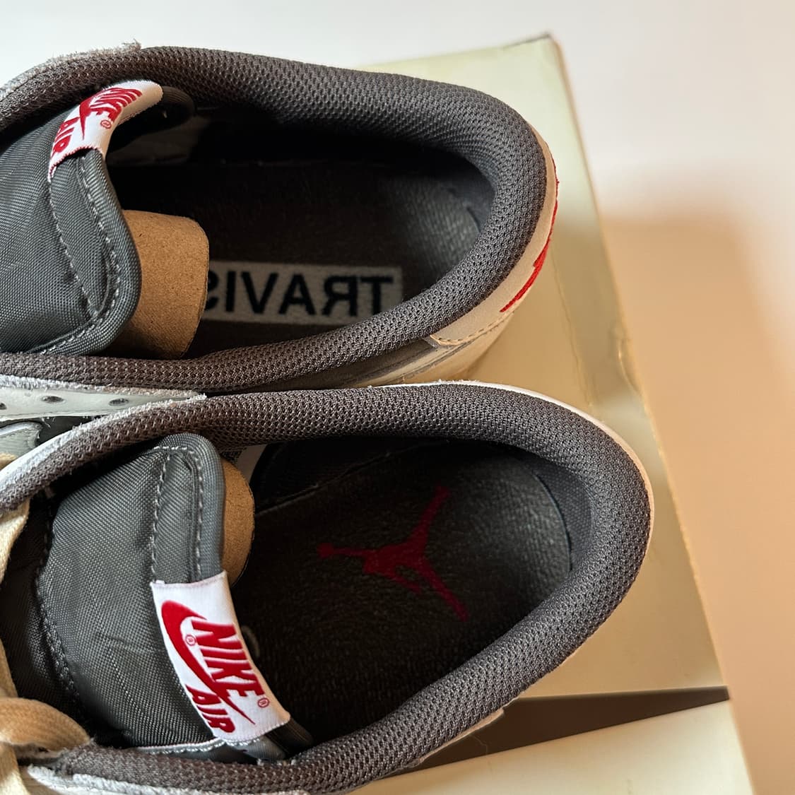 나이키 트래비스 스캇 로우 OG 280 상품이미지4