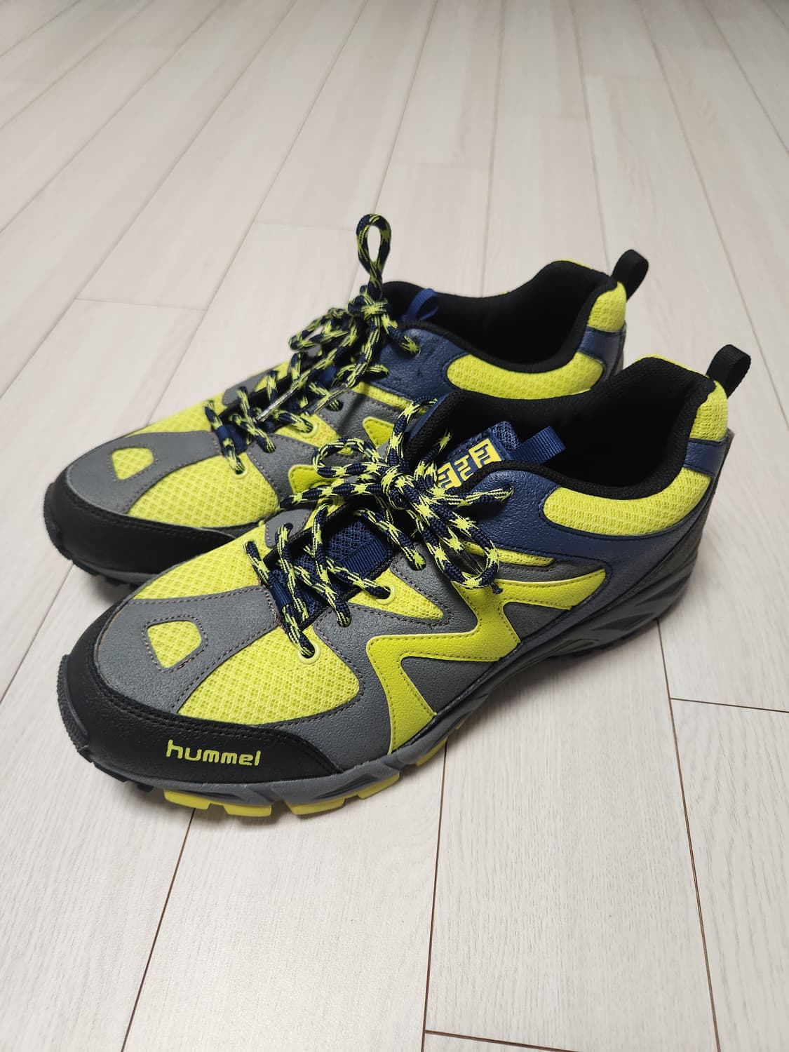 험멜 경량 등산화 트레킹화 사이즈270

사진처럼 바닥 닳음 전혀없이 전 상품이미지1