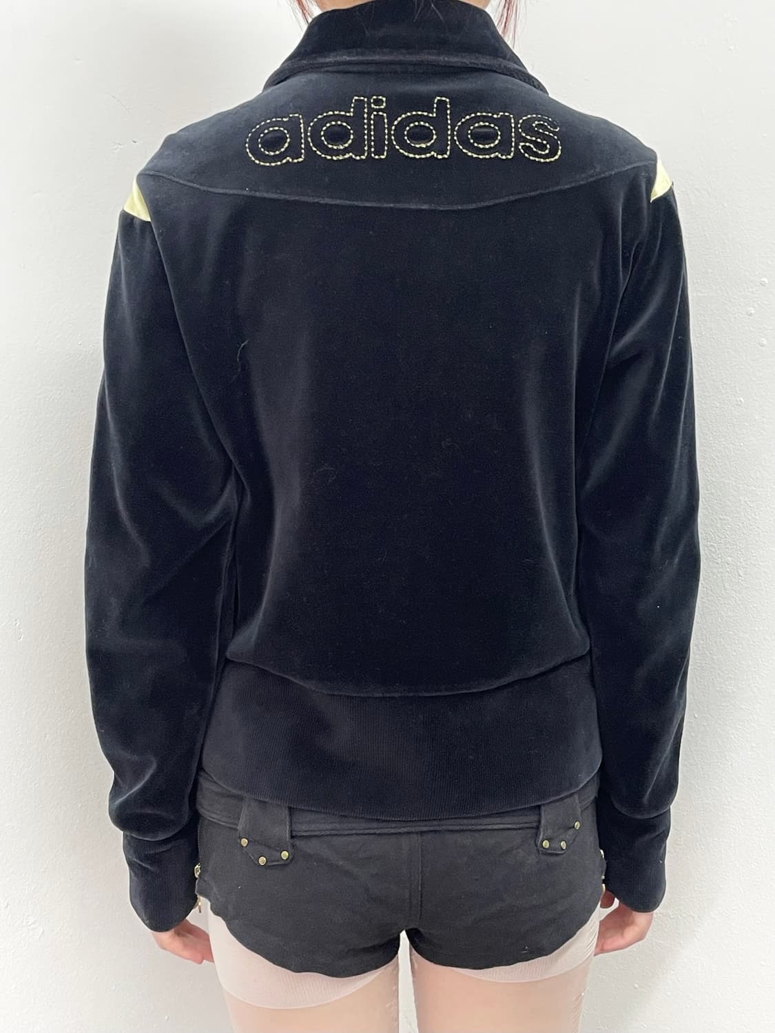 아디다스 벨벳 골드 로고 집업 상품이미지5