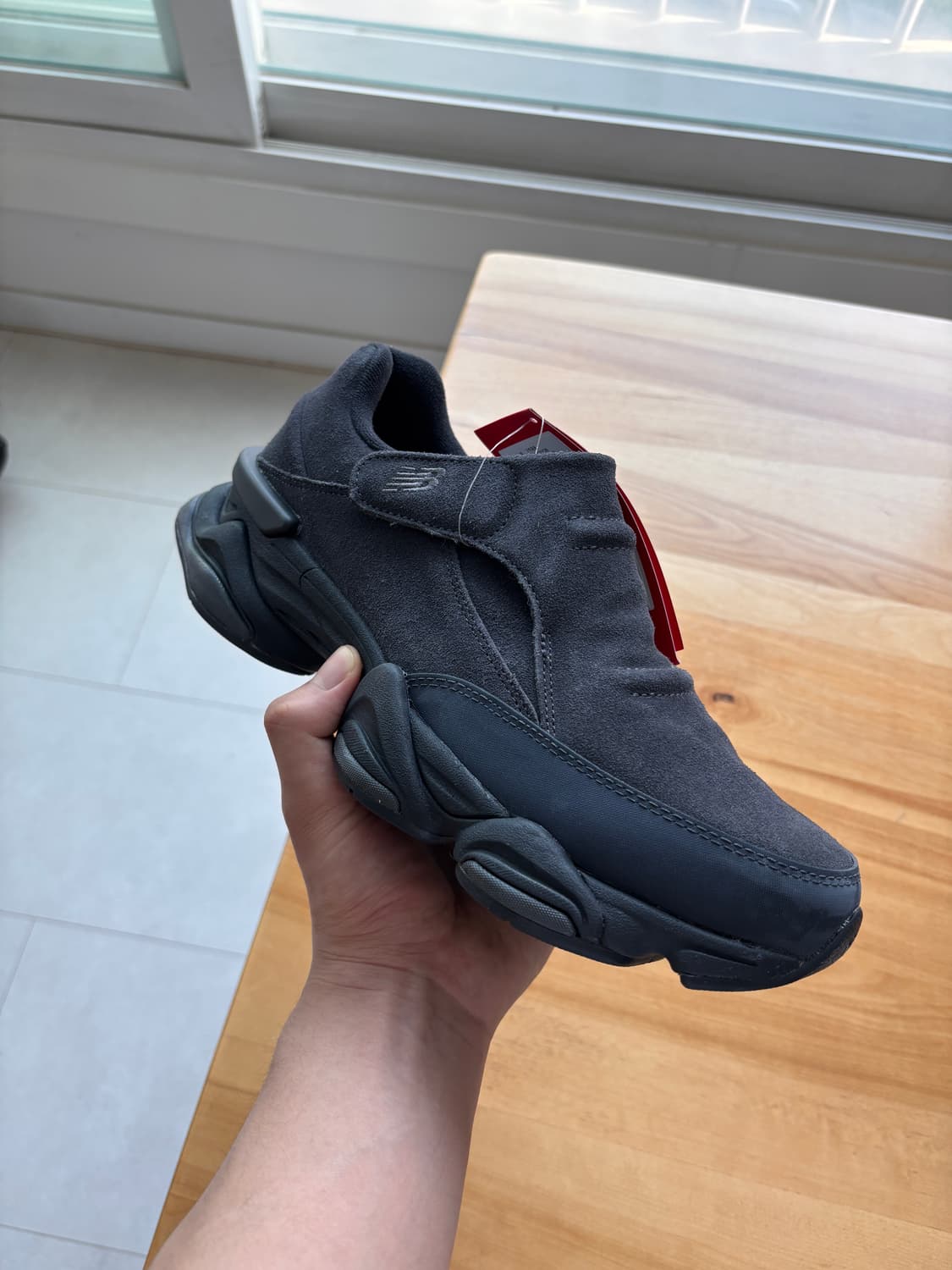 뉴발란스 8040 슬립온 스니커즈 블랙 스웨이드 상품이미지1