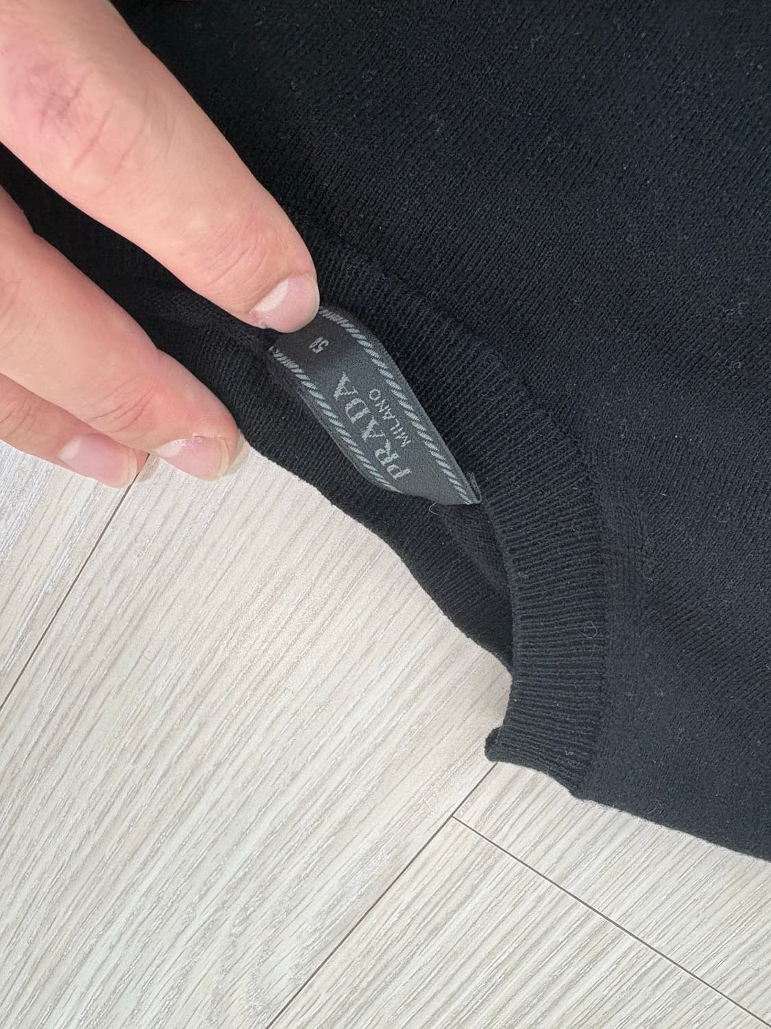 프라다 블랙 실크 반팔니트 상품이미지2