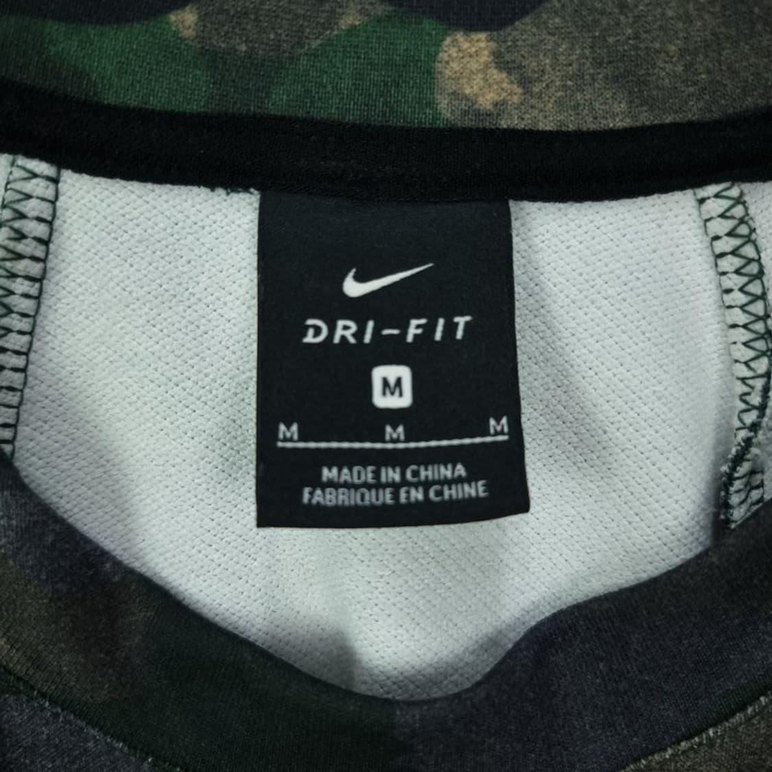 [나이키] 스우시 프린팅 카모 패턴 크롭 맨투맨 M19405 상품이미지7