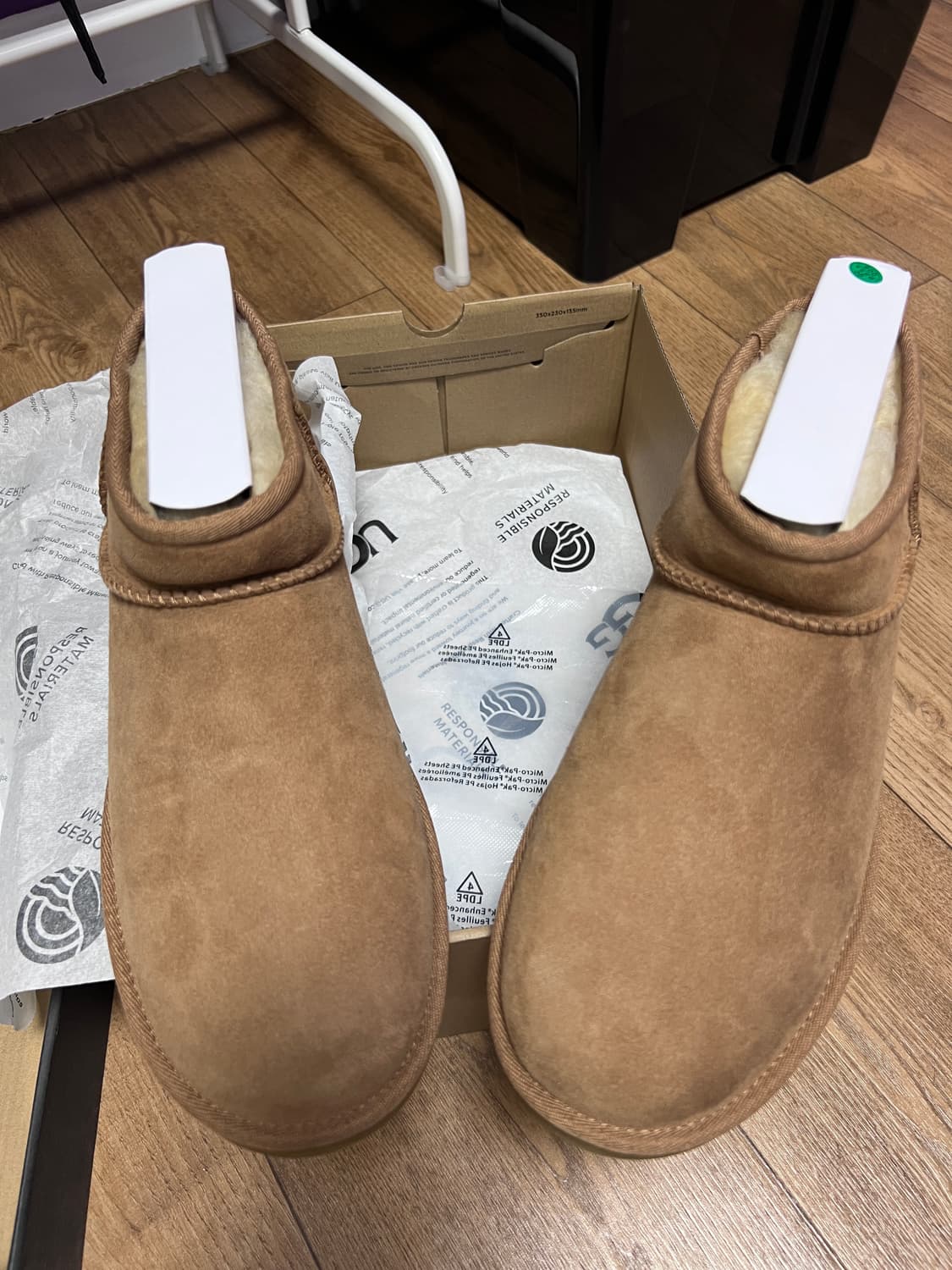 클래식 울트라 미니 US10 체스트넛 부츠 상품이미지1