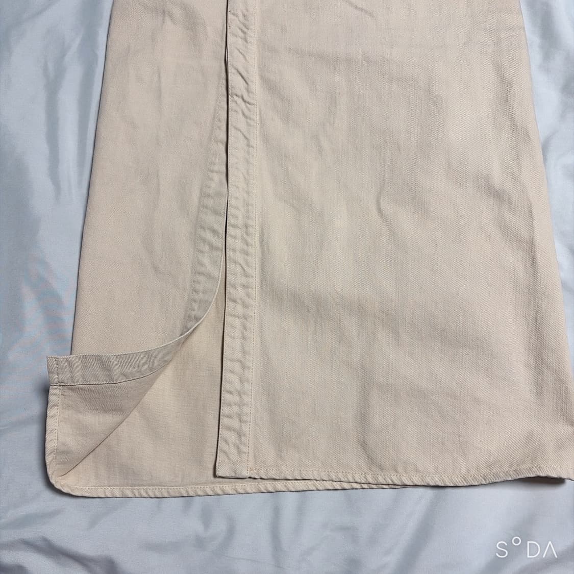 자크뮈스 언발란스 랩 미디 스커트 상품이미지3