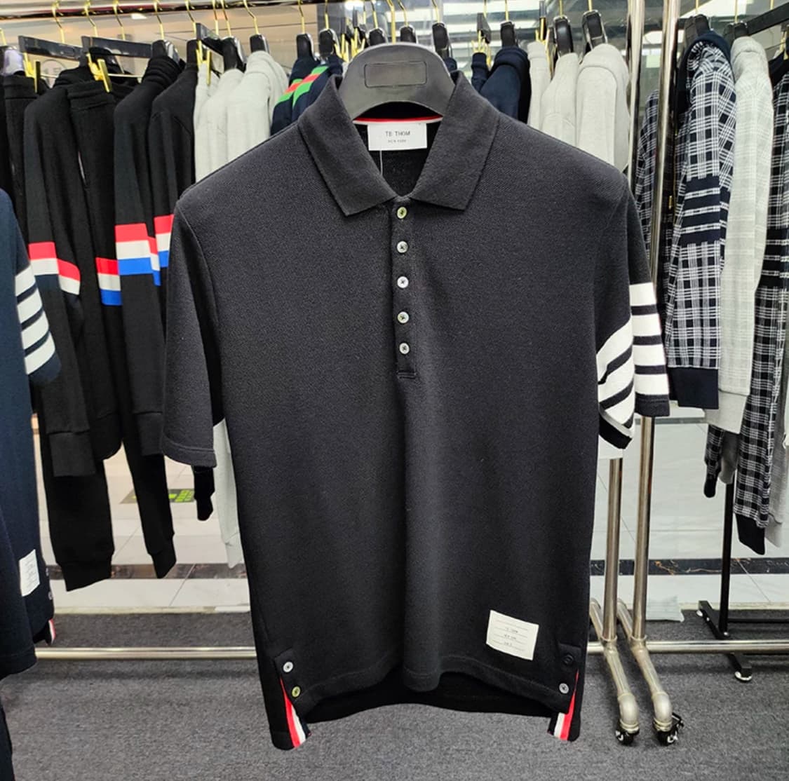 톰브라운 반팔 폴로티 새상품 상품이미지2
