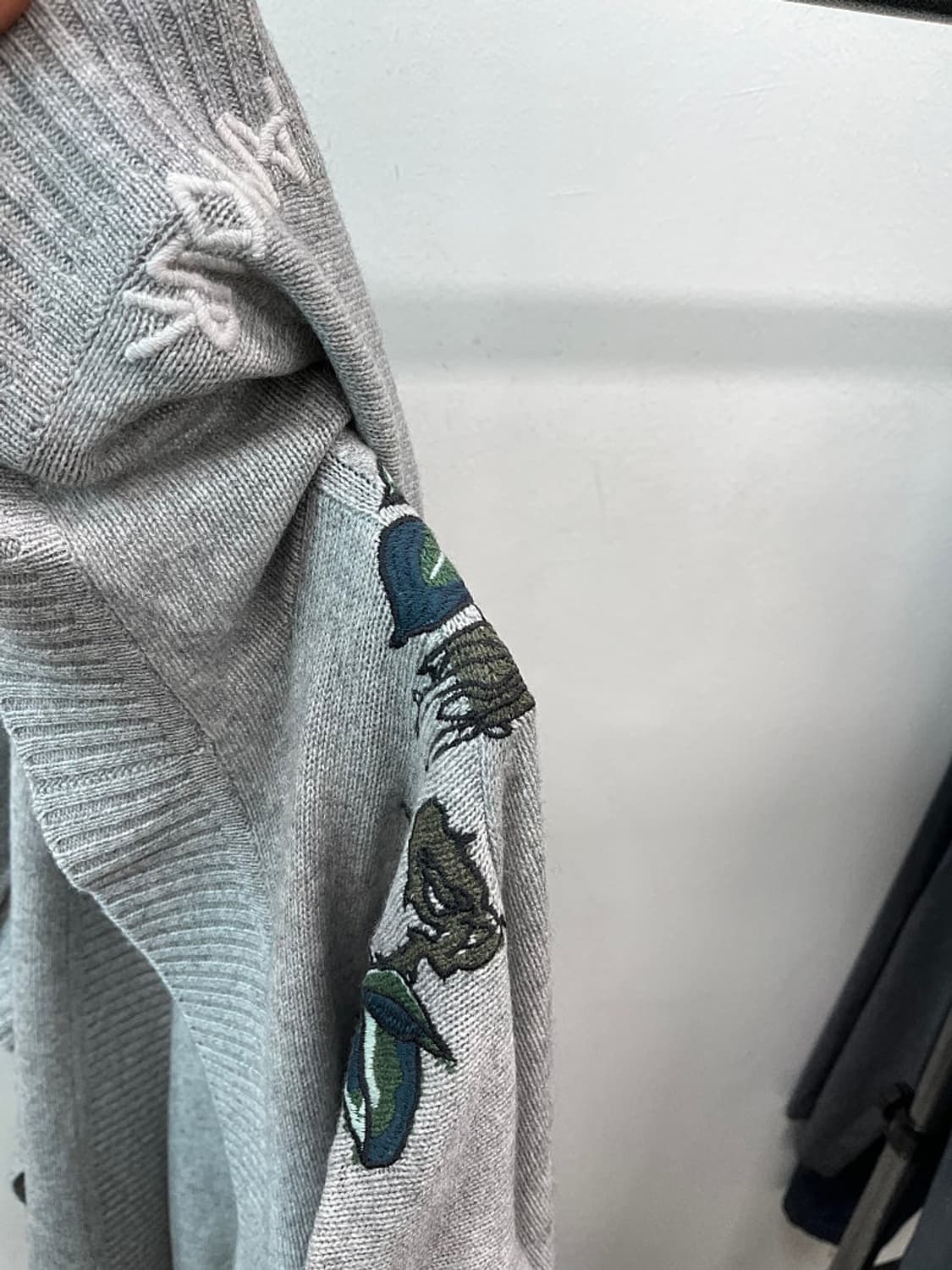 여) 쟈딕앤볼테르 캐시미어 자수 숄 가디건 상품이미지4