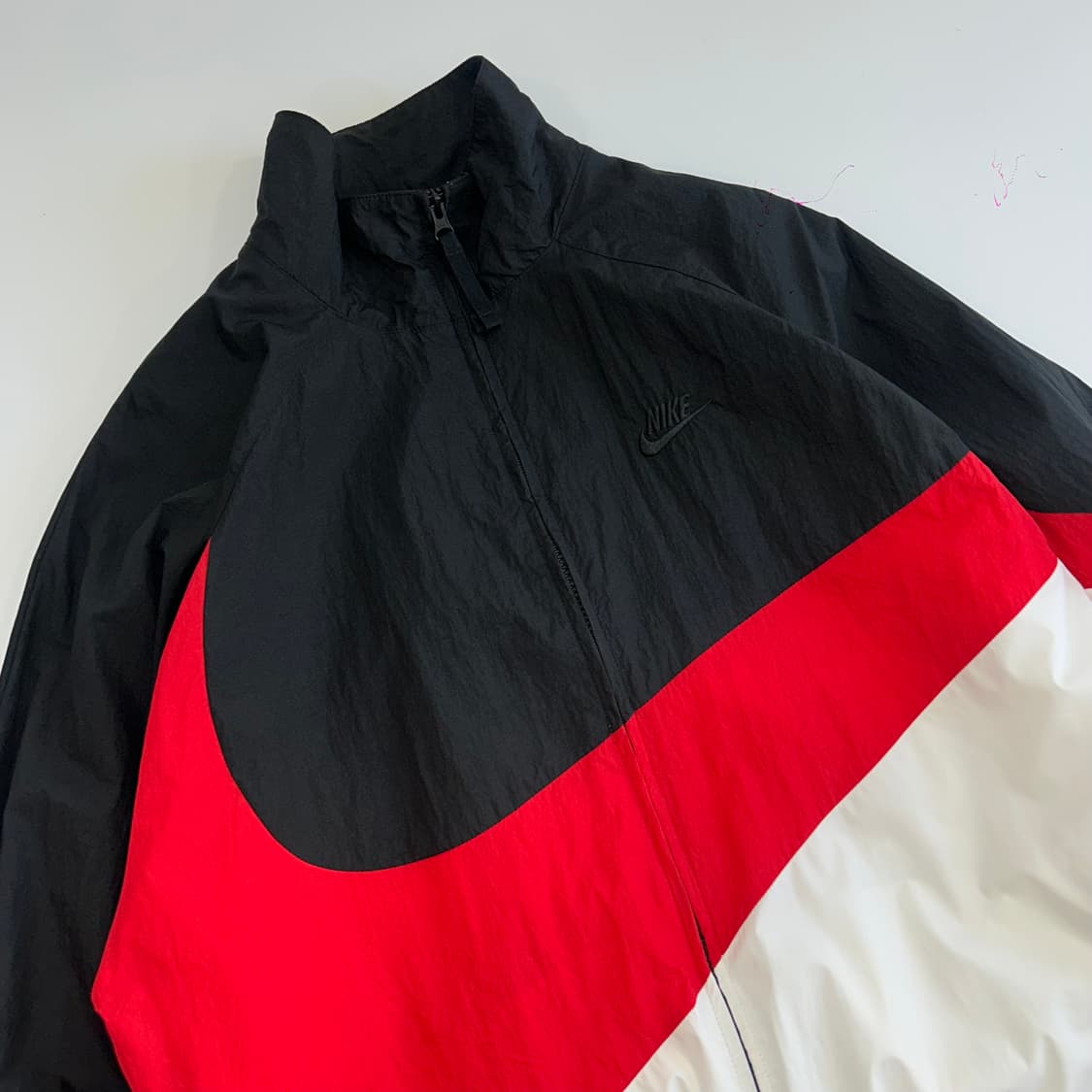 Nike 나이키 스몰로고 레드 블랙 배색 바람막이 상품이미지4