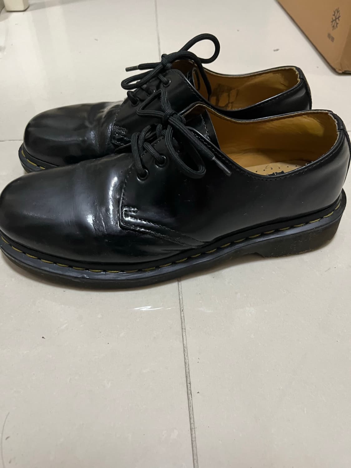 (uk7) 닥터마틴 1461 3홀 유광 블랙 상품이미지1