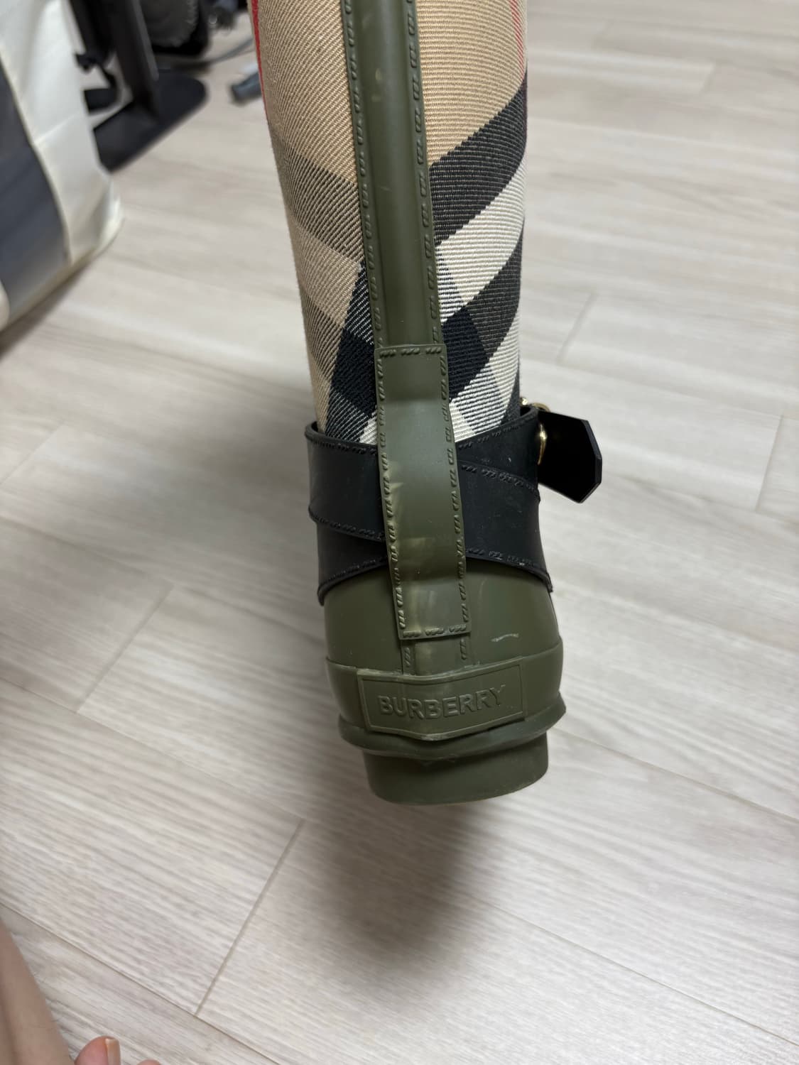 버버리 카키 레인부츠 38 상품이미지4