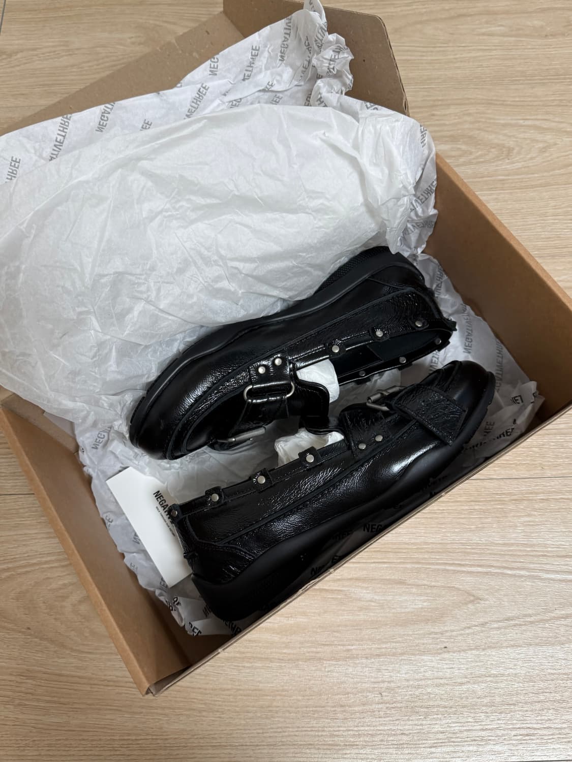 네거티브쓰리 로퍼 Belted Stud Loafer 상품이미지2