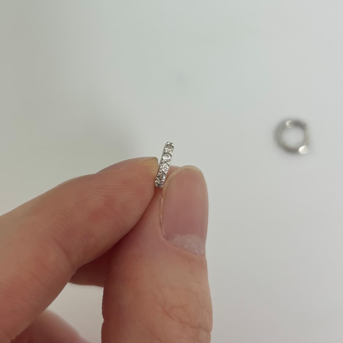 타티아나 크리스탈 후프 귀걸이 (사이즈 S) 상품이미지3