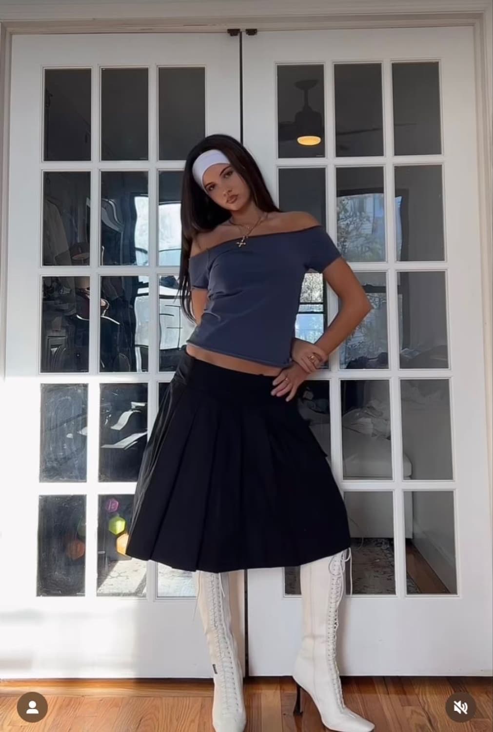 Horsebit Pleated Skirt  홀스빗 플리츠 미디 스커트 상품이미지9