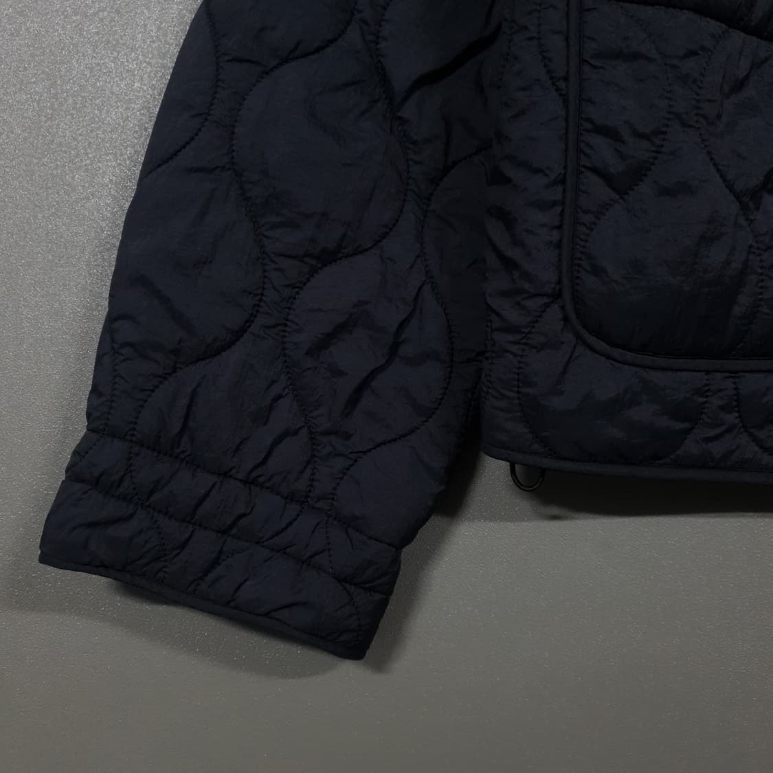여성) 에잇세컨즈 신형 22FW 물결 퀼팅 쇼트 패딩 점퍼 자켓 블랙 상품이미지3