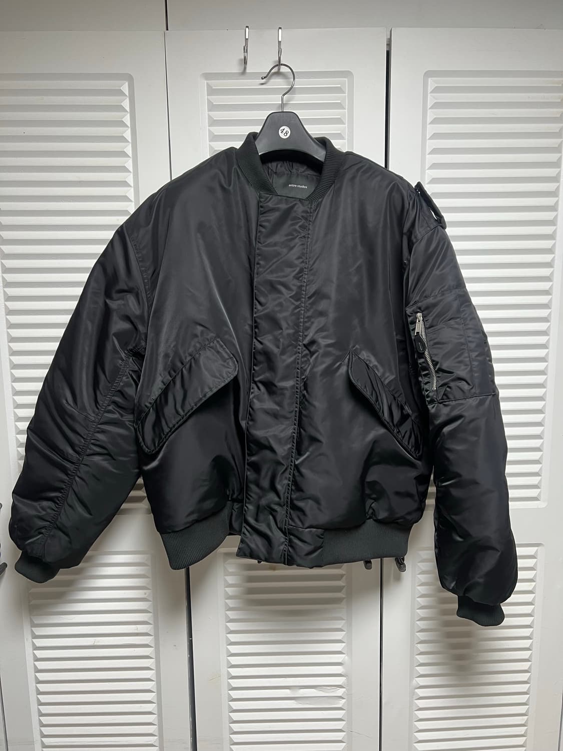 엔타이어스튜디오 v-22 봄버 판매 상품이미지3