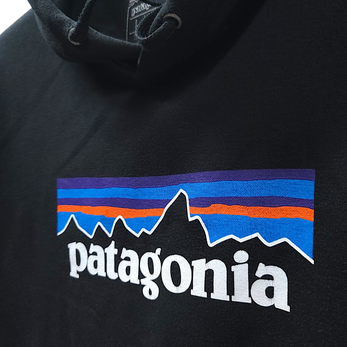 [L] 파타고니아 블랙 레귤러핏 기모 후드티셔츠 상품이미지5
