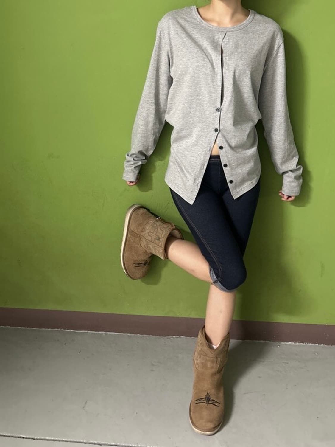 회색 롱슬리브 티셔츠 상품이미지4