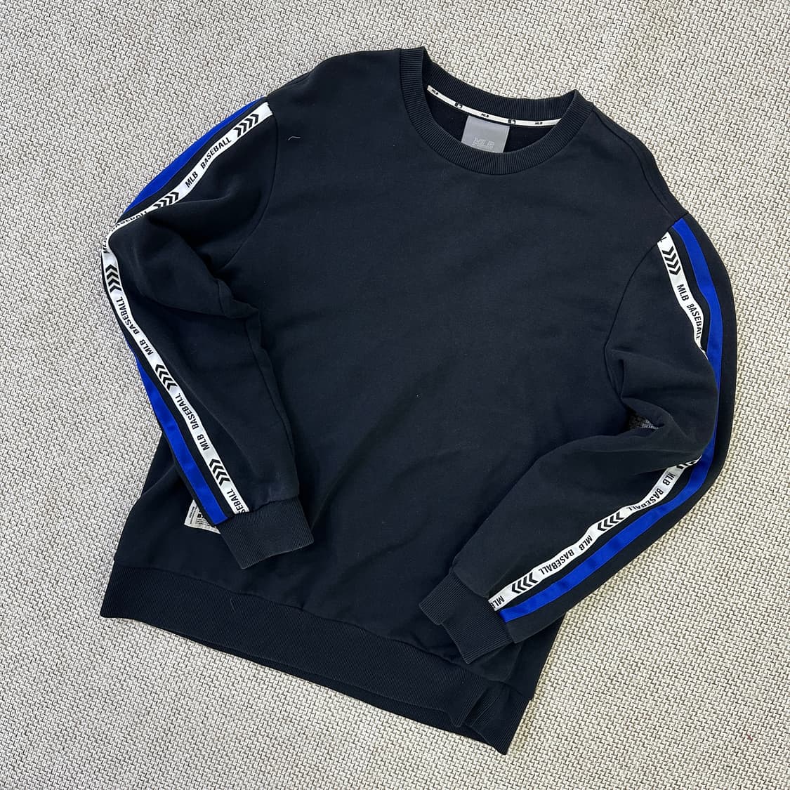 100 MLB 포인트 라벨 맨투맨 블랙 0331D 상품이미지1