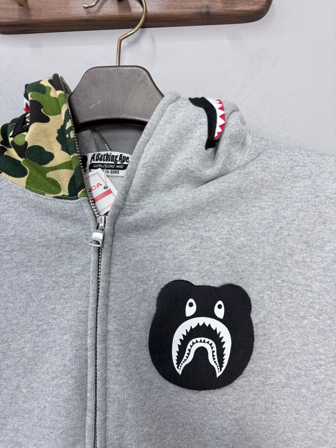 베이프 X 베어브릭 그린카모 샤크 후드집업 A3593 상품이미지3