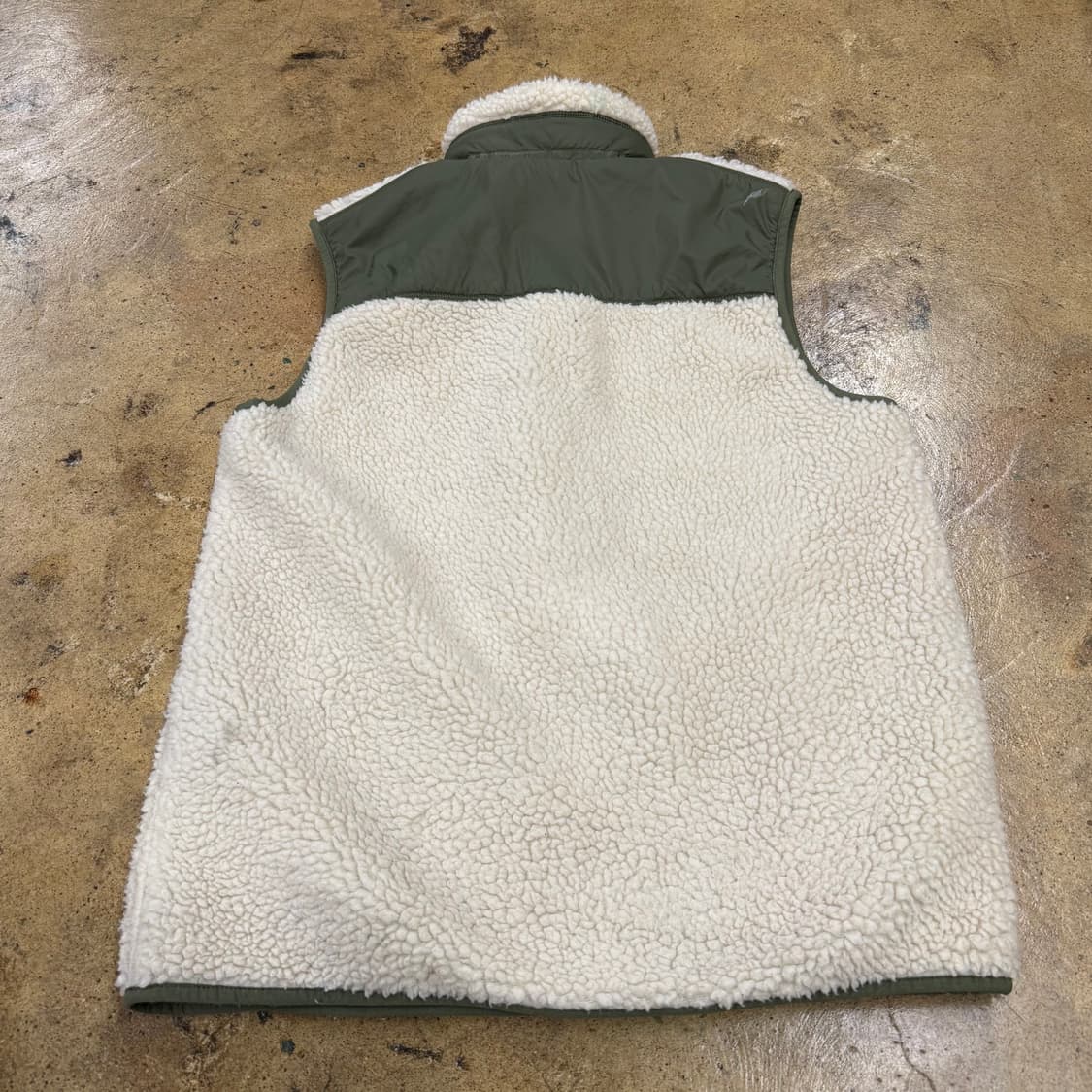 칼하트 양털 화이트 카키 후리스 조끼  상품이미지3