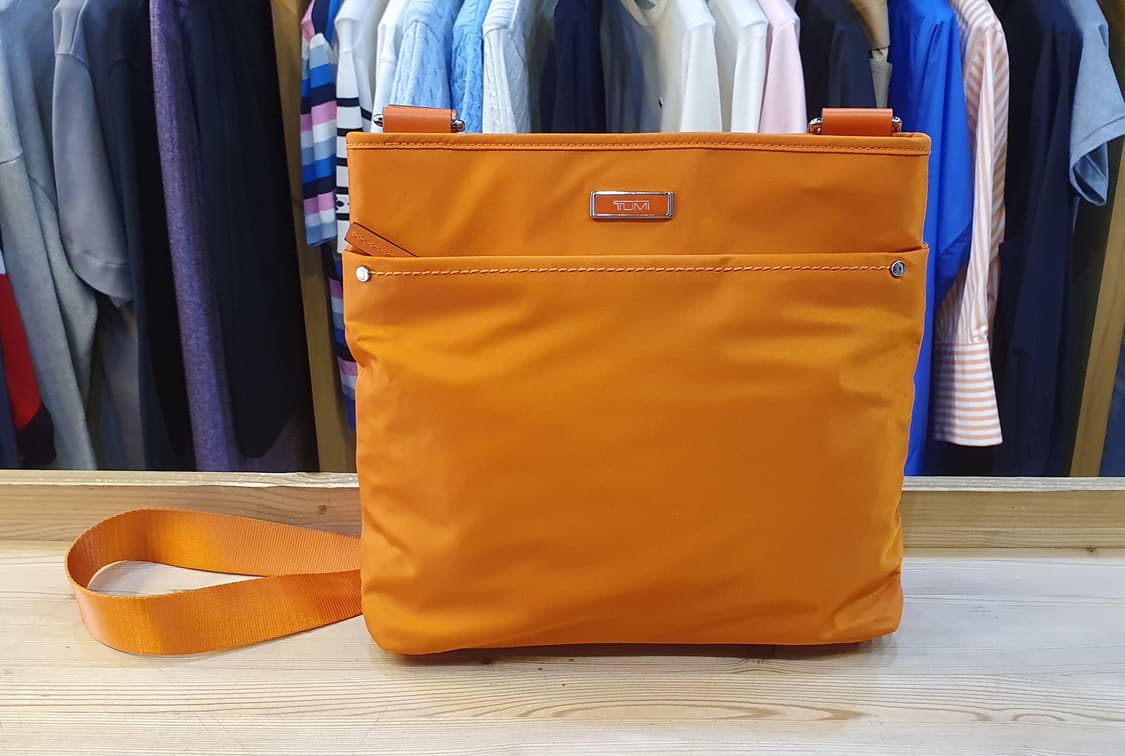 투미 크로스백 상품이미지1