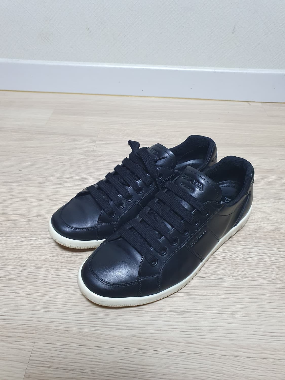 프라다 블랙 레더 스니커즈 270~75 상품이미지4