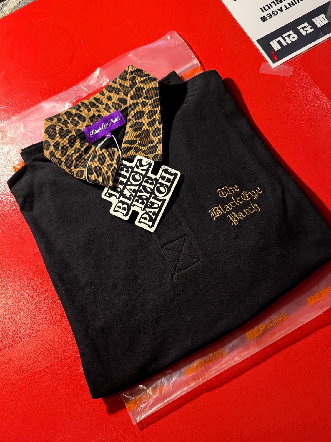 (새상품) BLACKEYEPATCH 블랙아이패치 호피 포인트 카라티 상품이미지2