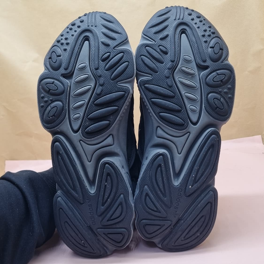 아디다스 오즈위고 블랙 남성운동화270 상품이미지3