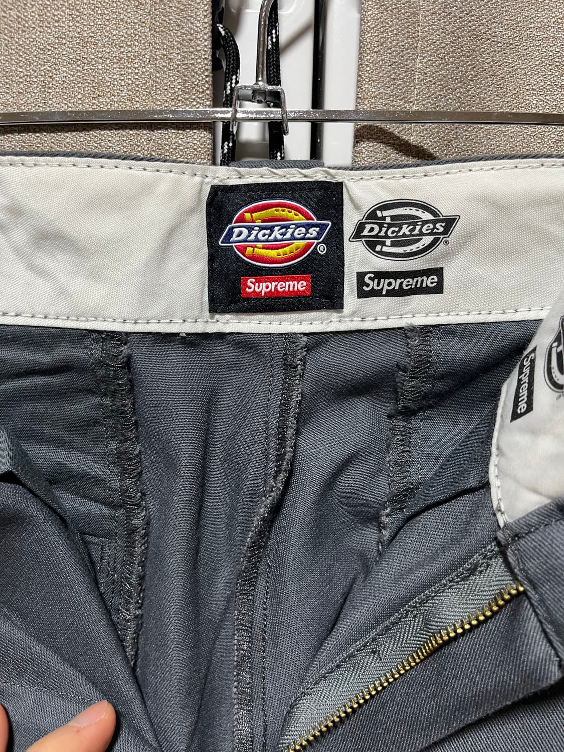 슈프림 X 디키즈 스트라이프 874 워크 팬츠 차콜 supreme 상품이미지4