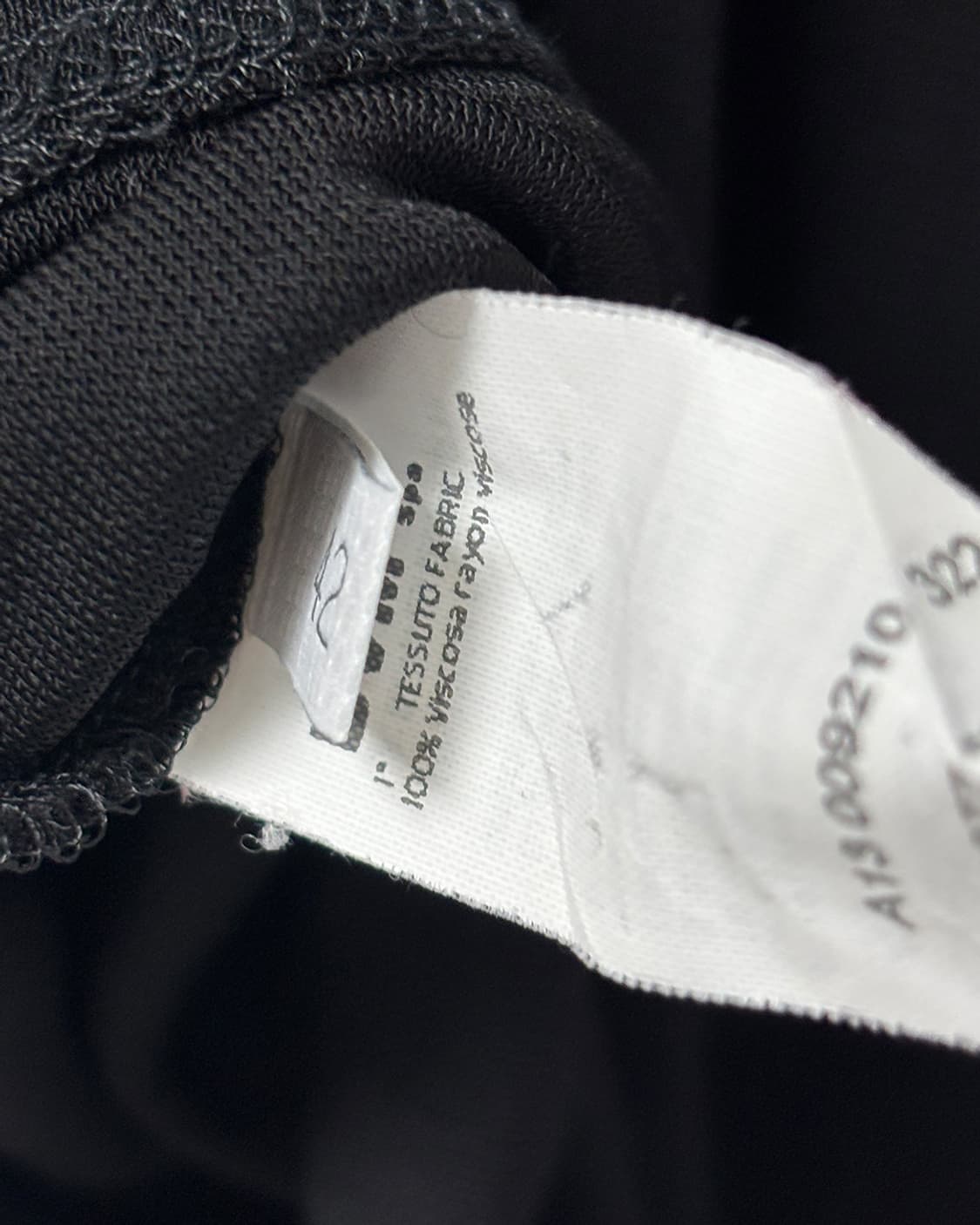 비대칭 암 배색 베이지 디자인 루즈핏 탑 상품이미지9