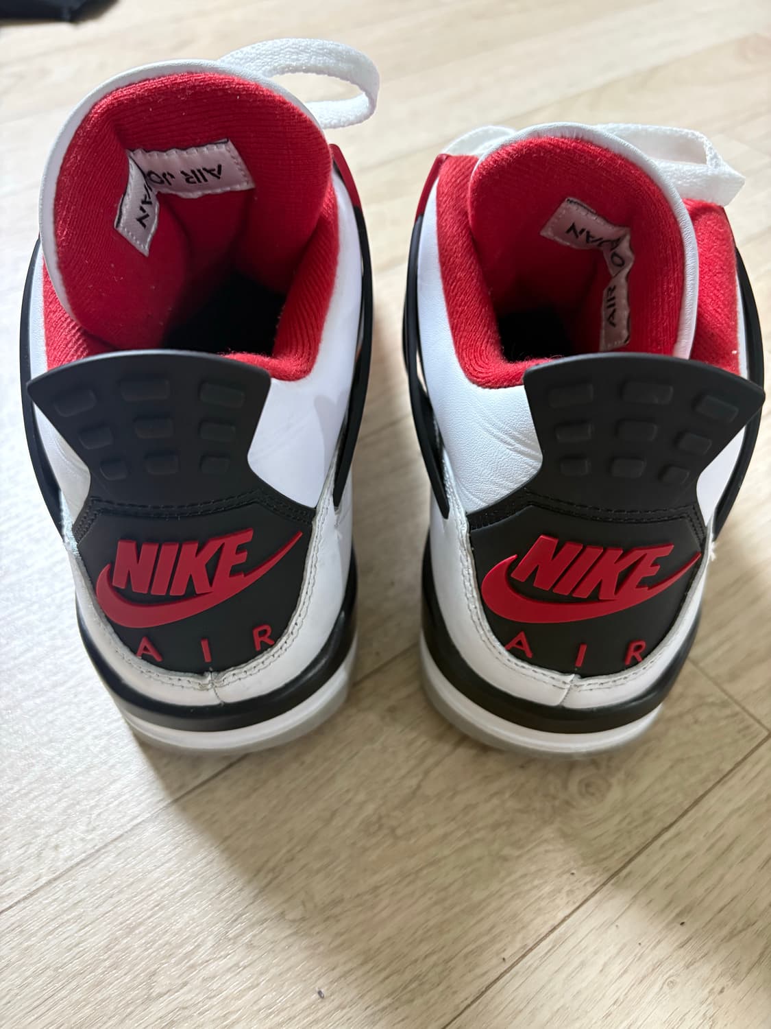 255)나이키 에어조던4 레트로 파이어레드 상품이미지2