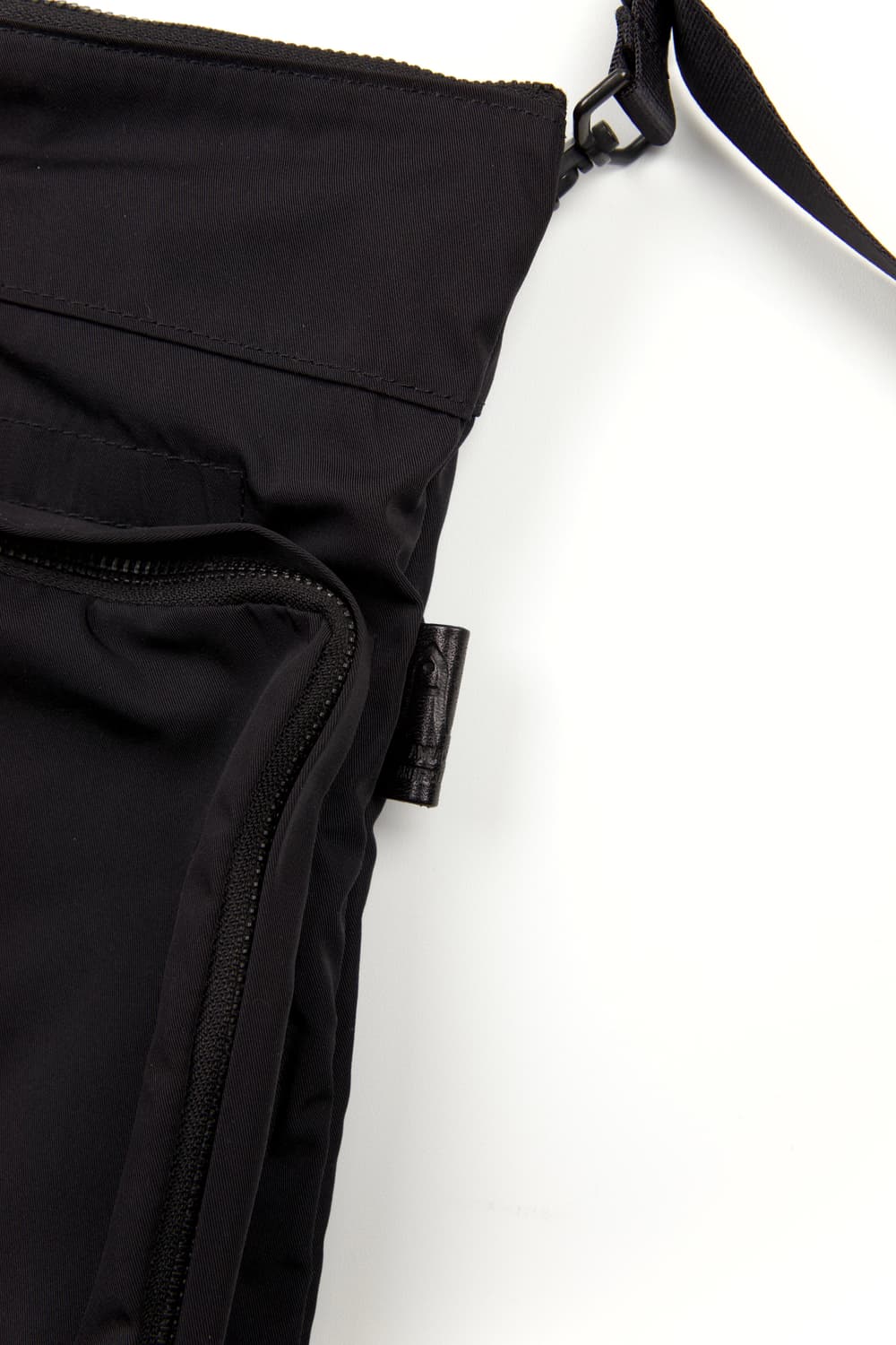 Amiacalva 개버딘 헬맷백 블랙 상품이미지3