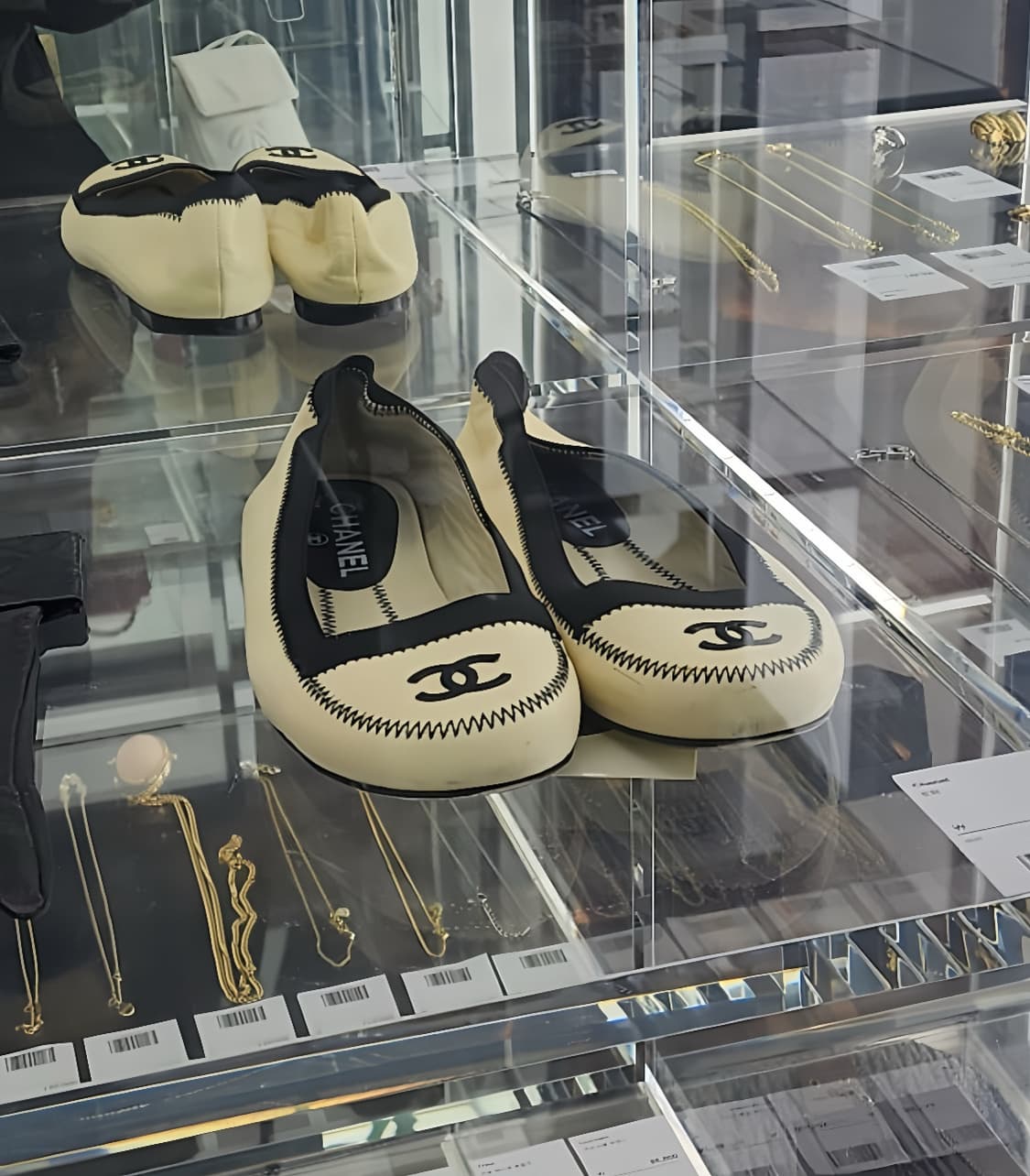 샤넬 화이트 레더 플랫슈즈 상품이미지1