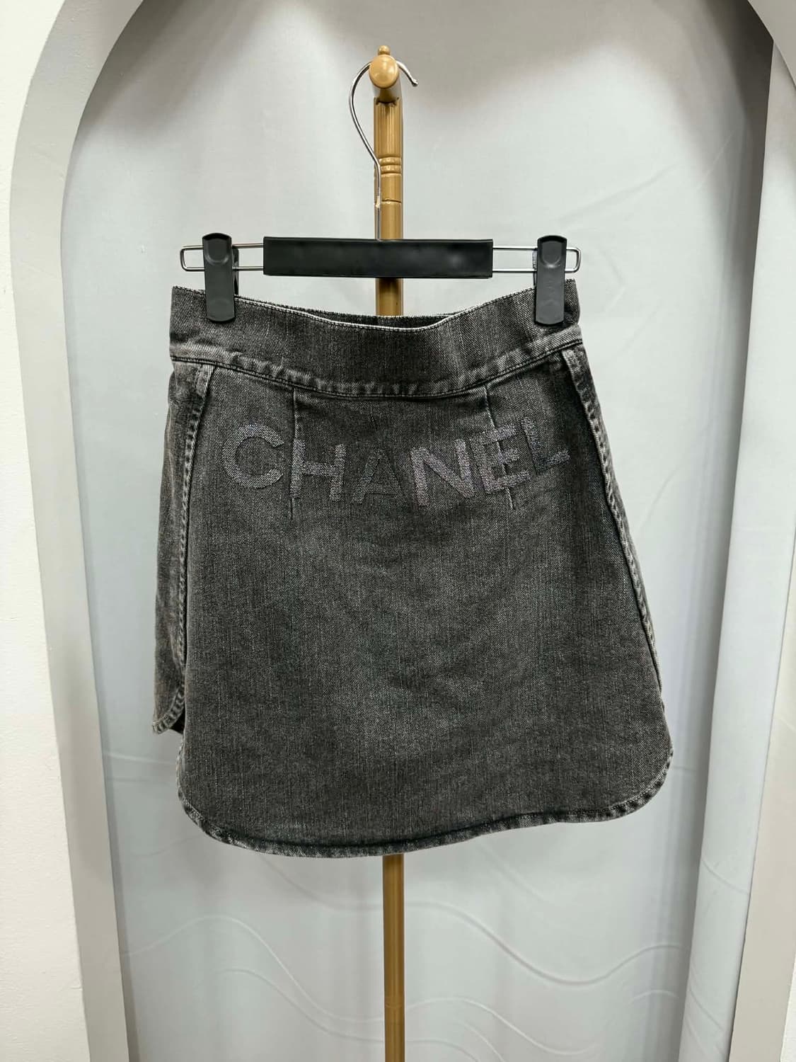 백화점판 샤넬 넘버5 미디 데님스커트 36사이즈  상품이미지3