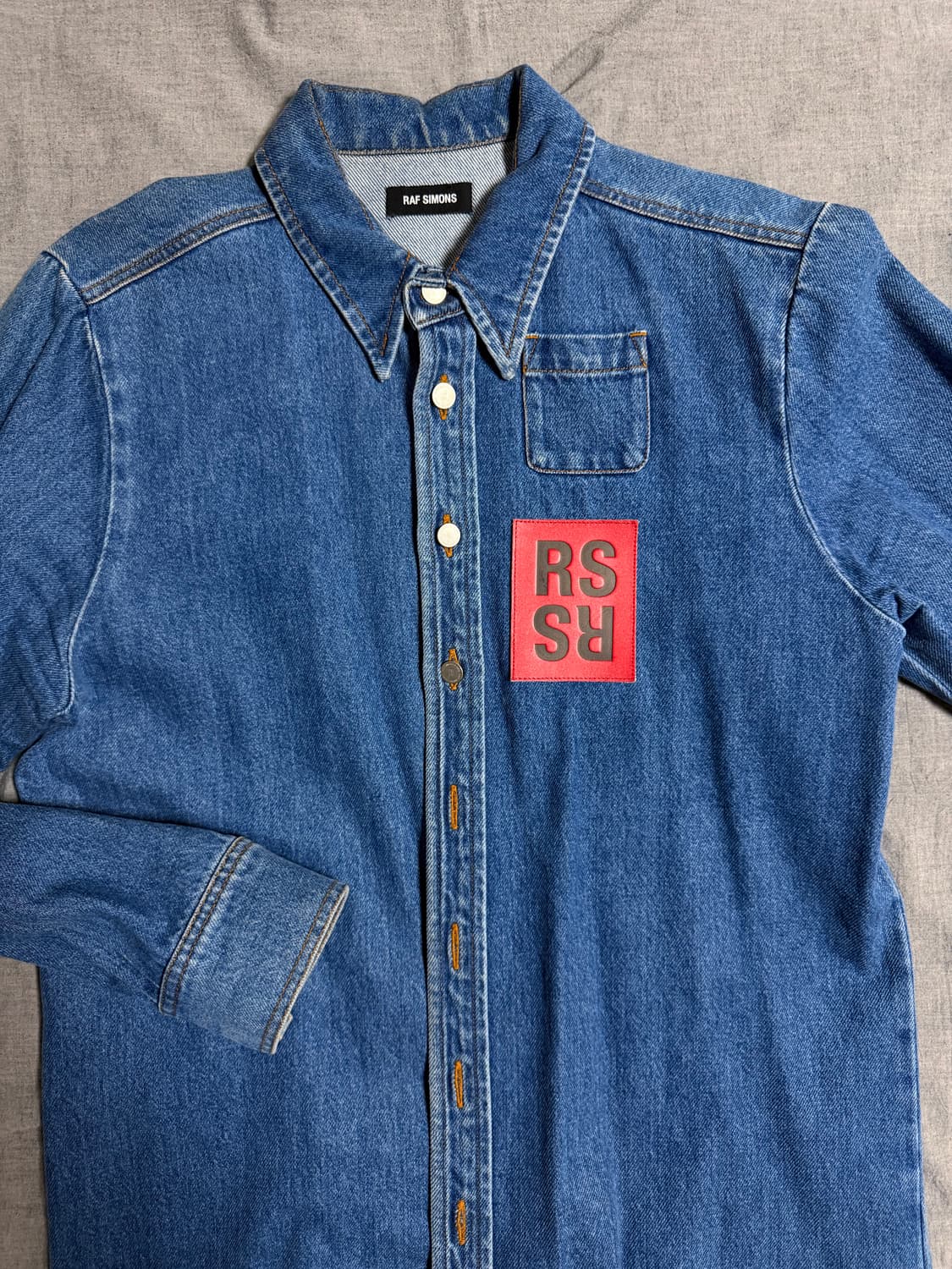 [L] RAF SIMONS 라프시몬스 패치 데님 셔츠 상품이미지1