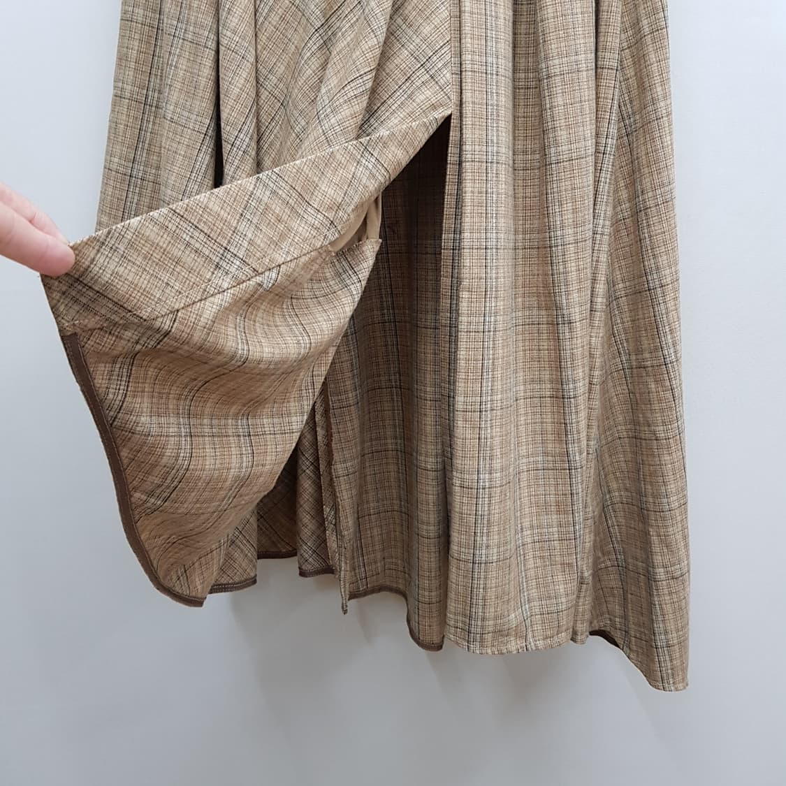 한섬 시스템 SYSTEM 2022 언발란스 헴 스커트 64-94사이즈 상품이미지4