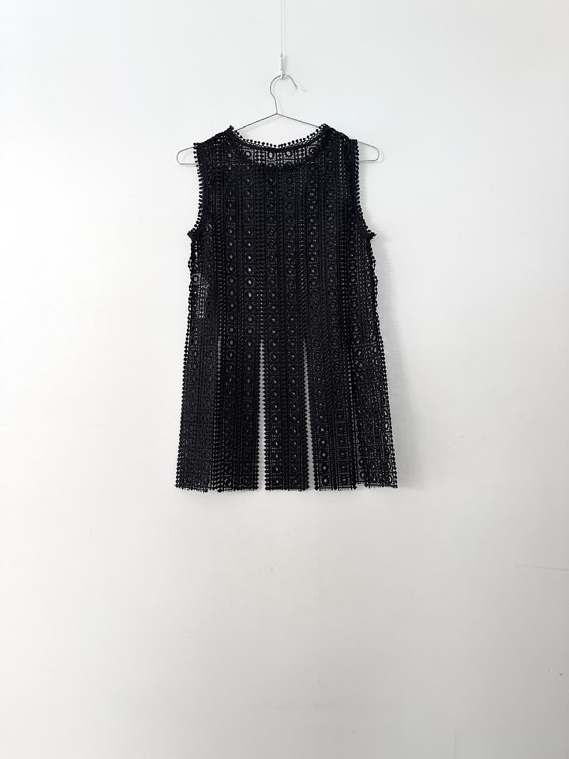 Layer punching sleeveless top / black 상품이미지3