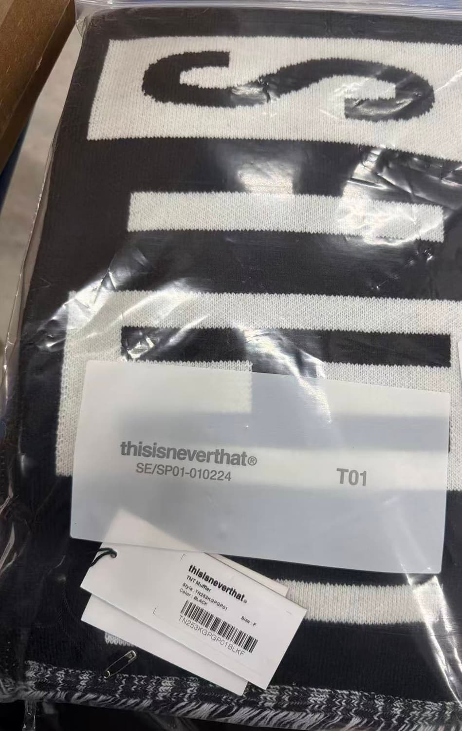 디스이즈네버댓 디네댓 머플러 블랙 상품이미지1