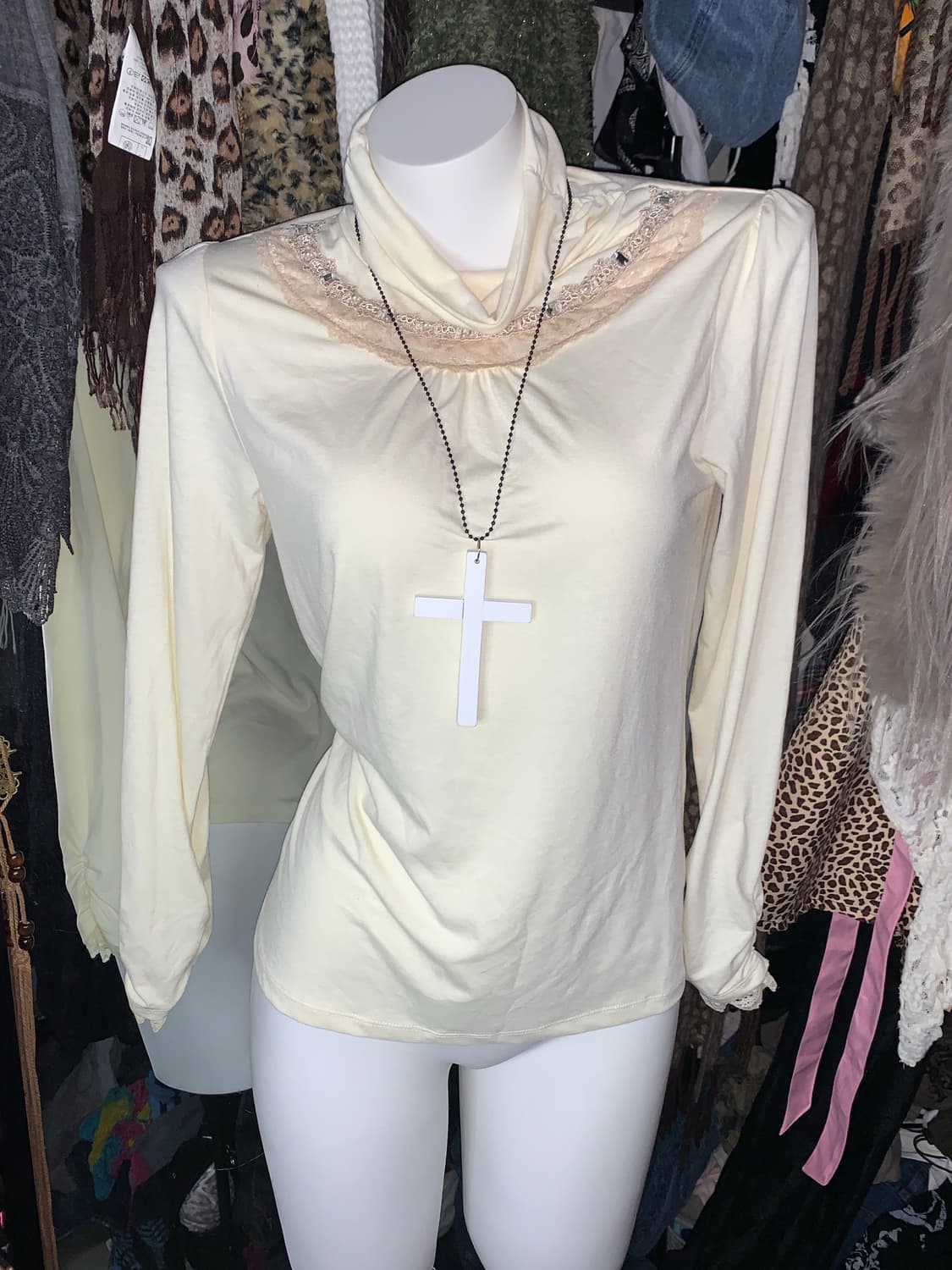 엑시즈팜 모리 로맨틱 쥬얼 터틀넥 상품이미지1