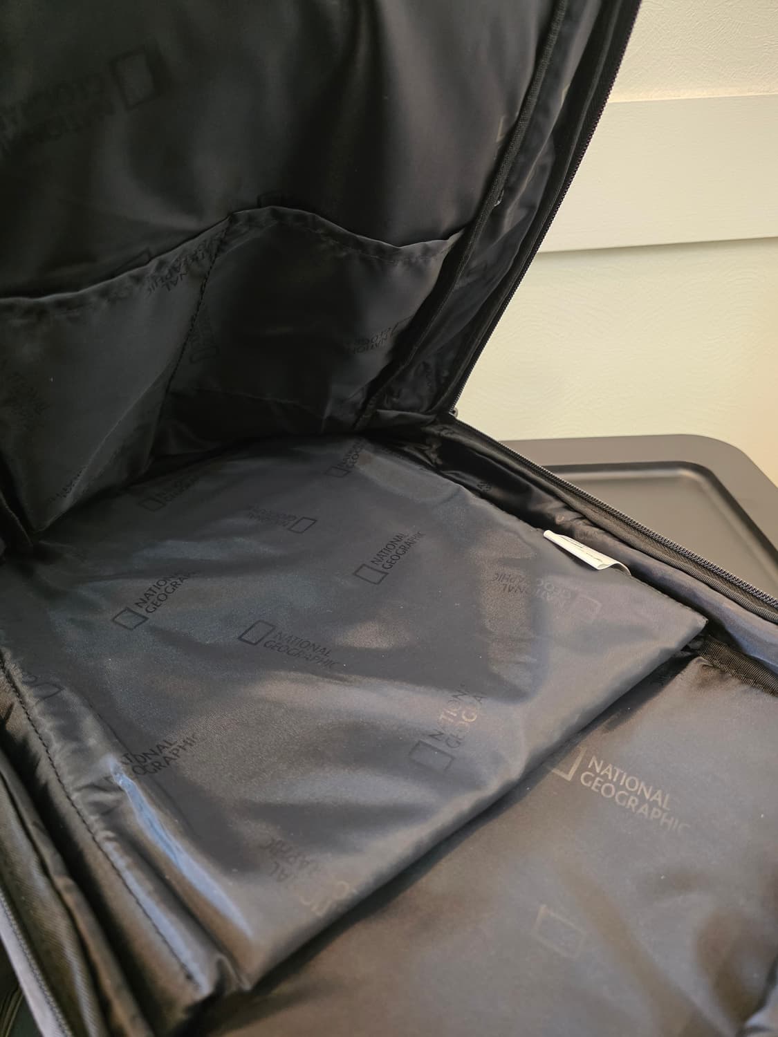 내셔널지오그래픽 트레비아 백팩 그레이 상품이미지4
