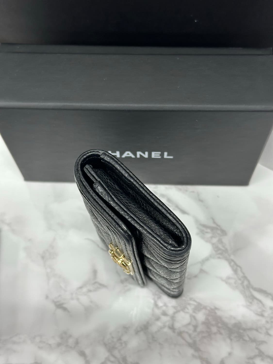 샤넬 보이 금장 카드 똑딱이 지갑 상품이미지4