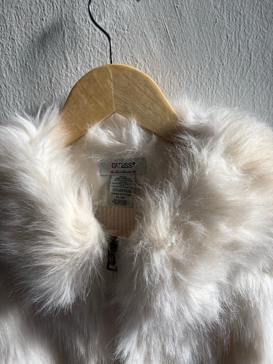 Guess White Fur Zip-up Vest 상품이미지5