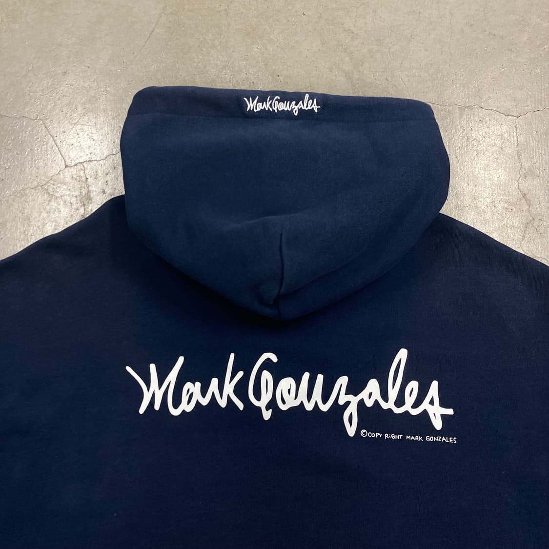 마크곤잘레스 네이비 컬러 스몰 로고 스펠아웃 후드티 상품이미지2