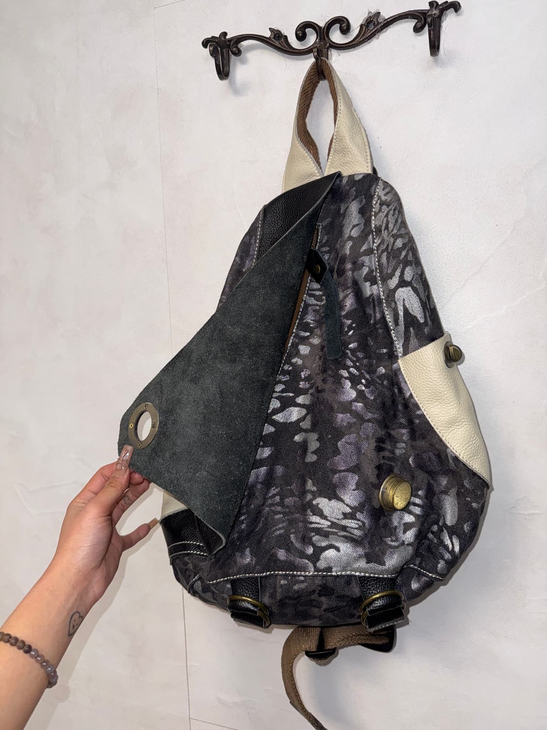 Black & white metallic leopard body bag 상품이미지4