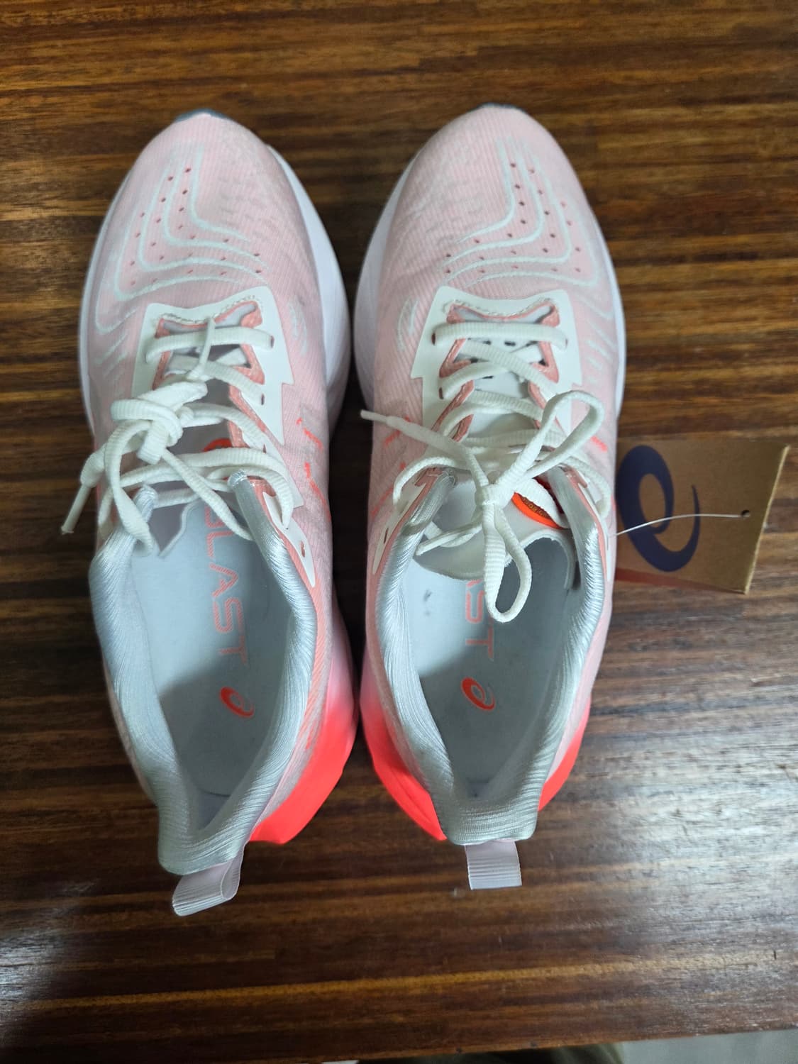 아식스 노바블라스트 4 레드 245 상품이미지2