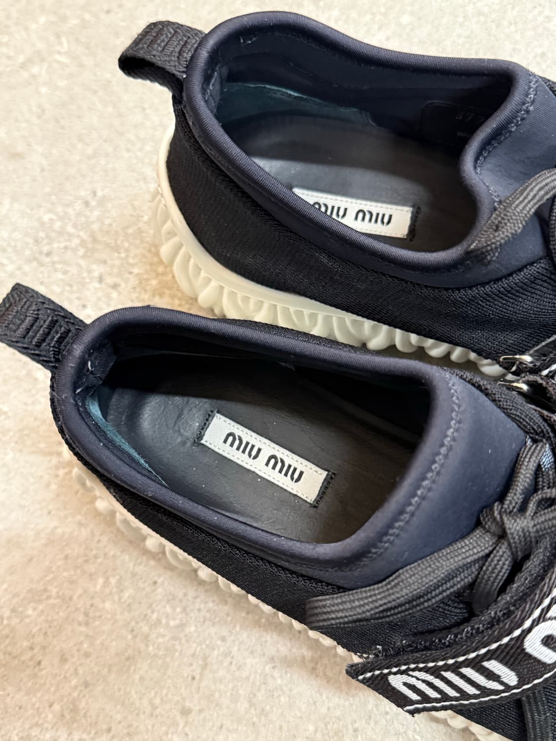 미우미우 로고 테이프 스트레치 스니커즈 38 상품이미지8