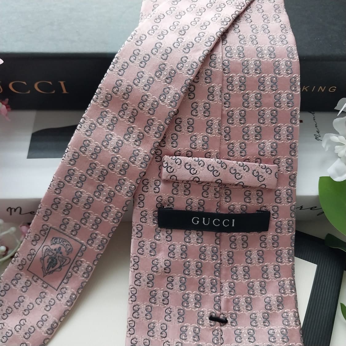 구찌 실크 핑크 자카드 로고 패턴 넥타이 9.6cm A+등급 K1794
 상품이미지6